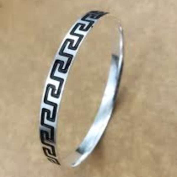 Cross-Border New Arrival Hollow Great Wall Pattern Oval Open-Ended Bracelet - Image 3