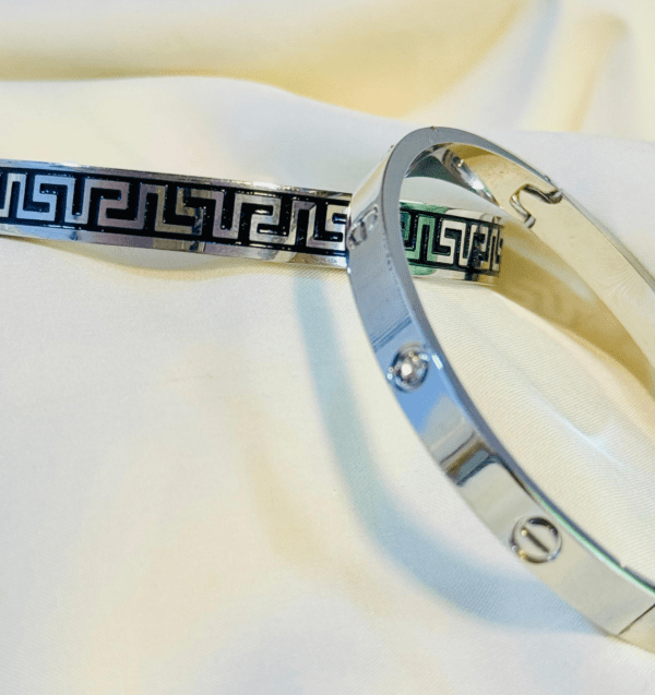 Cross-Border New Arrival Hollow Great Wall Pattern Oval Open-Ended Bracelet